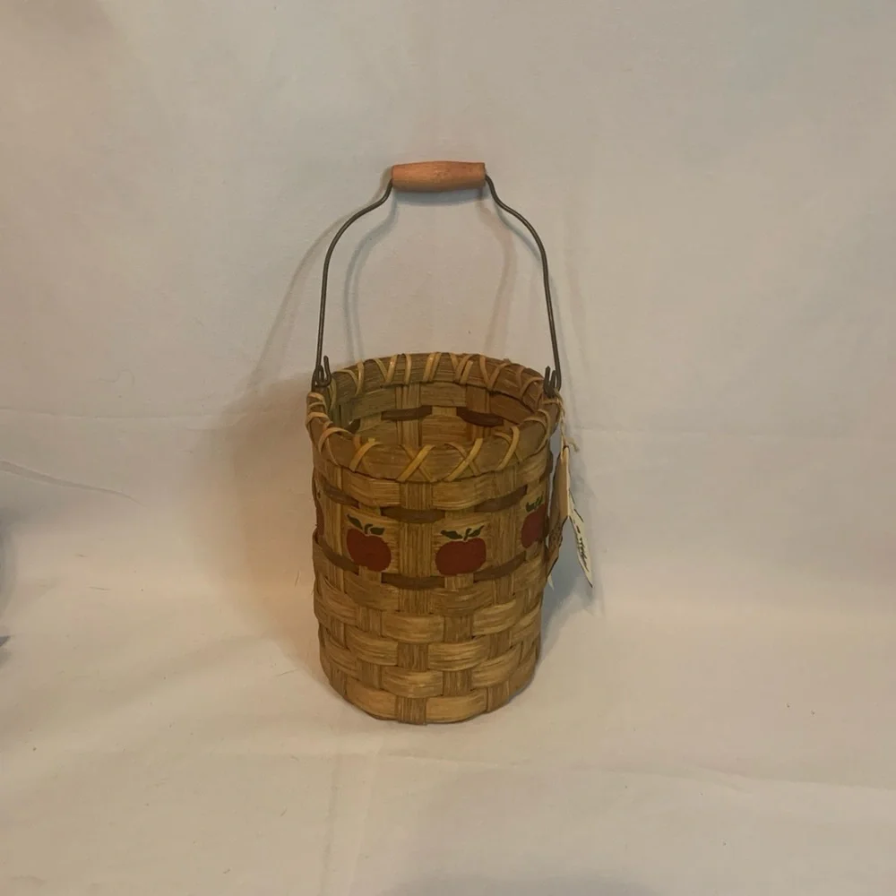 Small Round Apple Basket with Handle